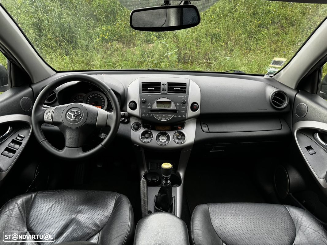 Toyota RAV4 2.2 D-4D X RF - 19
