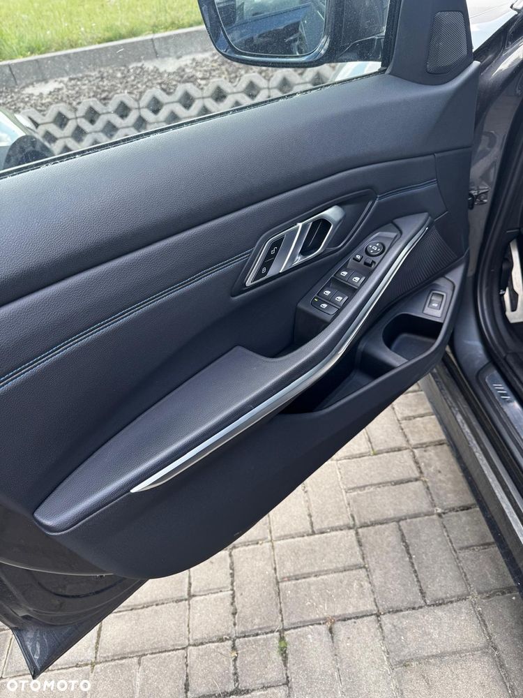 BMW Seria 3 320d mHEV M Sport - 11