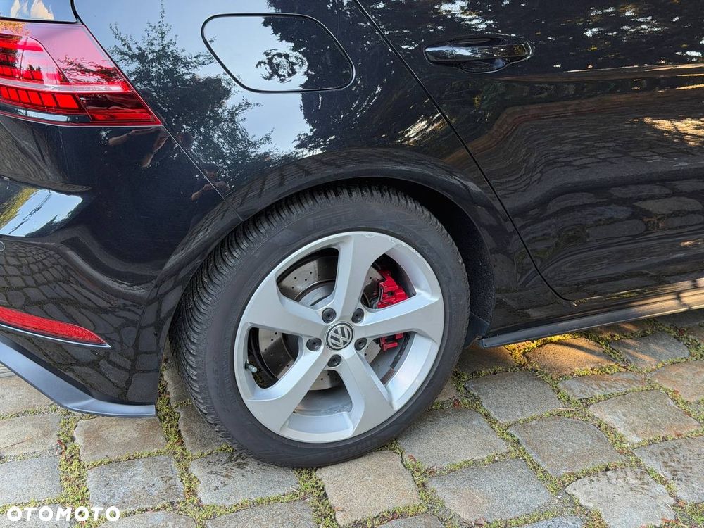 Volkswagen Golf - 16