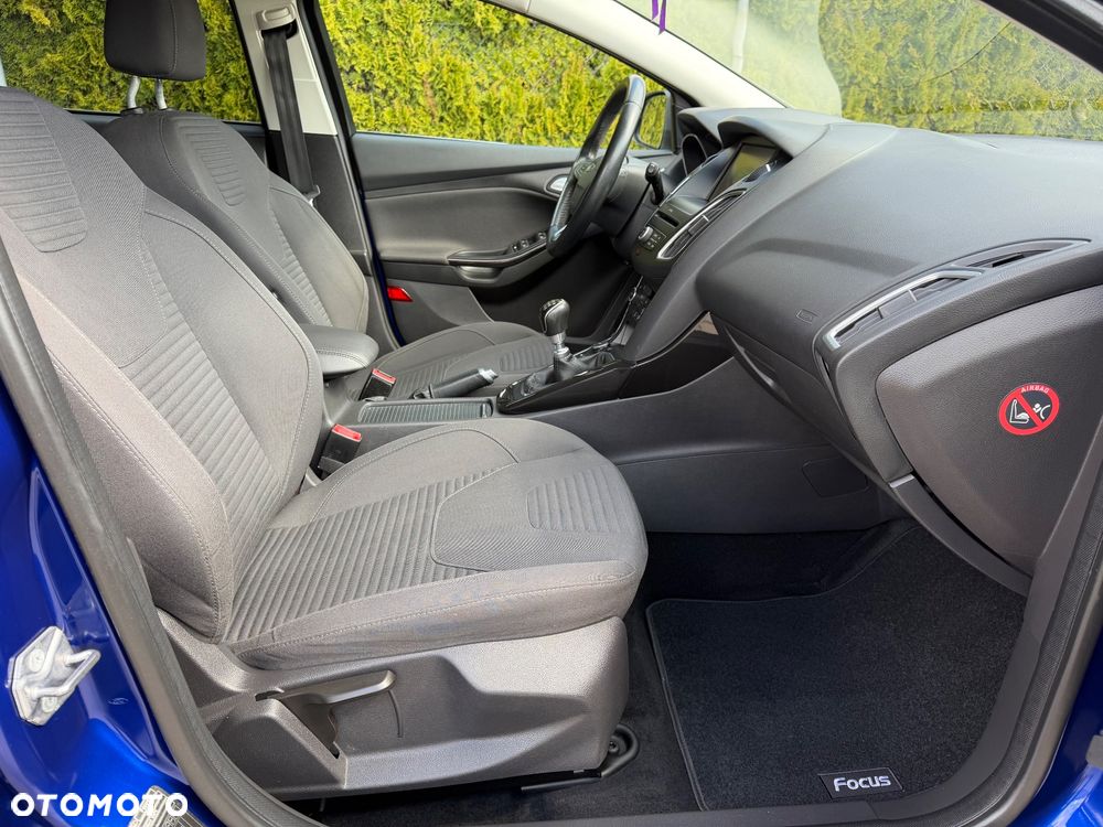 Ford Focus 1.0 EcoBoost Titanium - 24