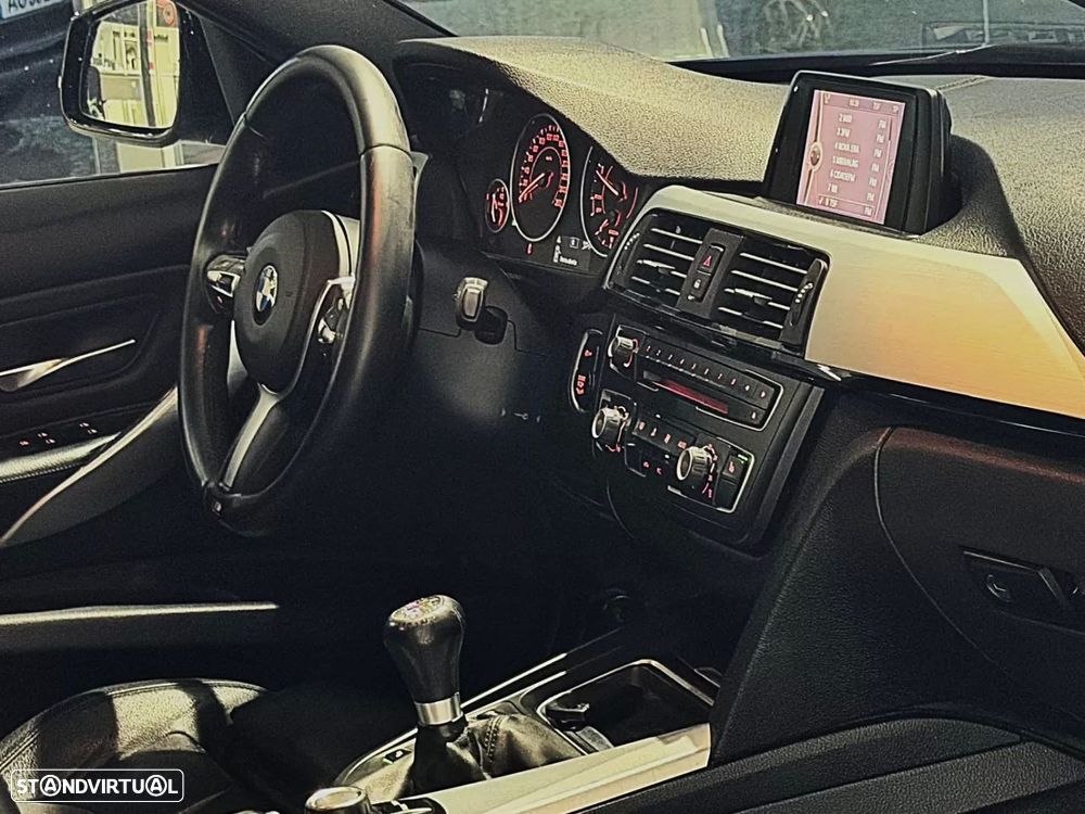 BMW 318 d Pack M - 36