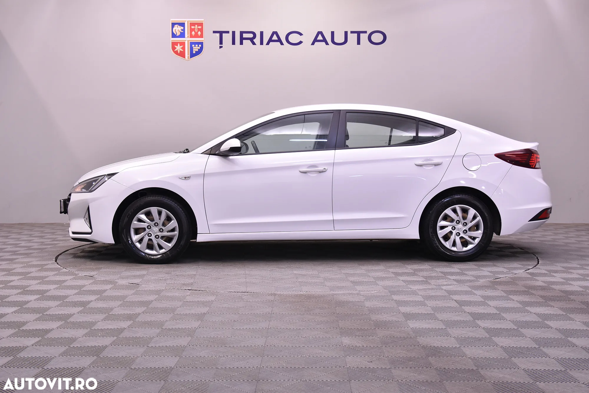 Hyundai Elantra - 2