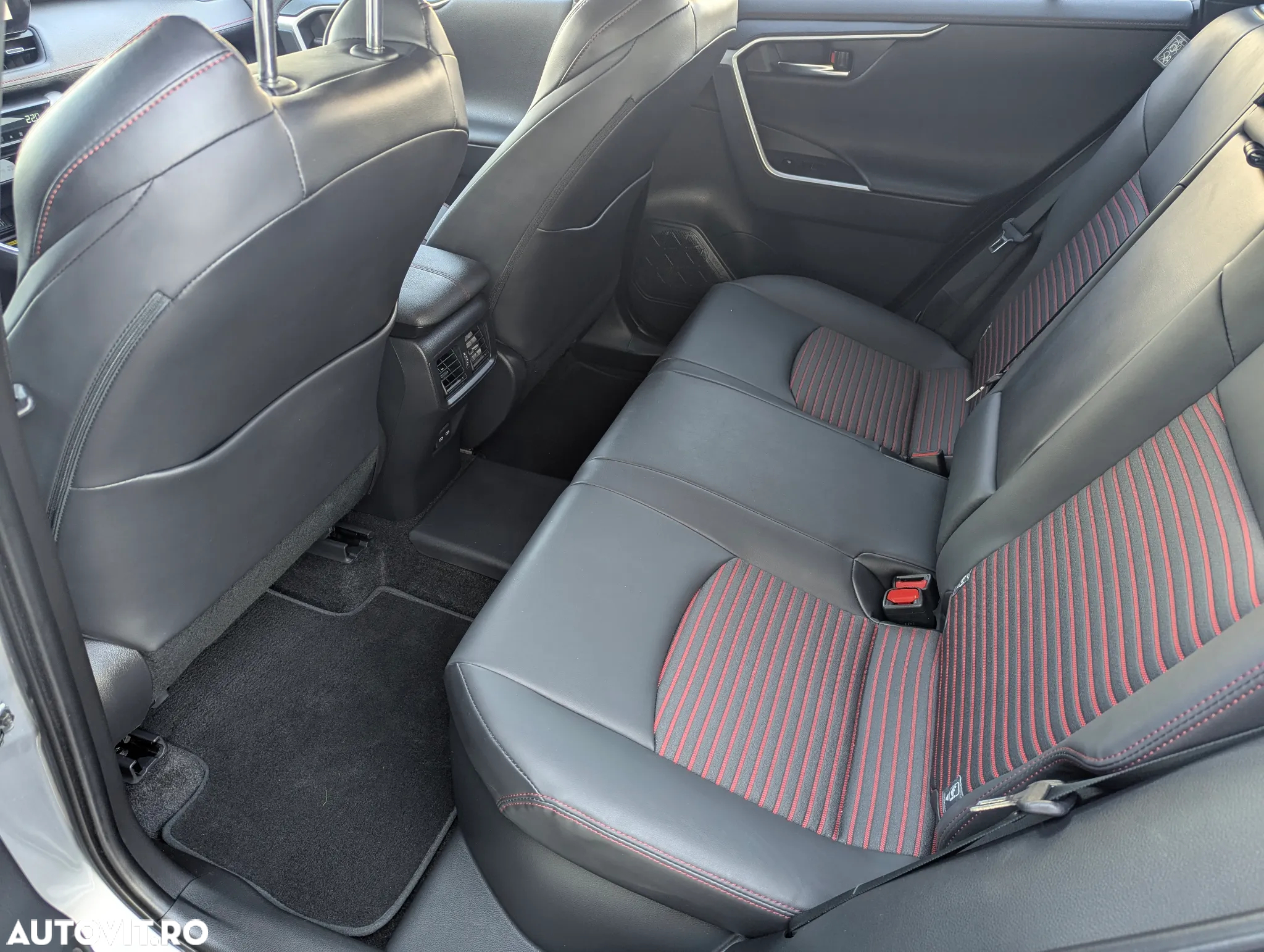 Toyota RAV4 Plug-in-Hybrid Style - 12