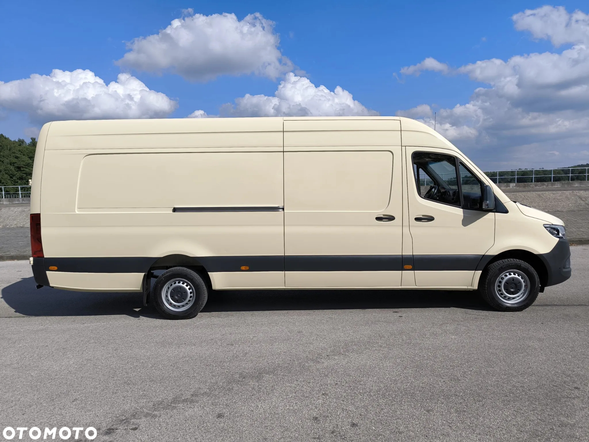 Mercedes-Benz Sprinter - 12