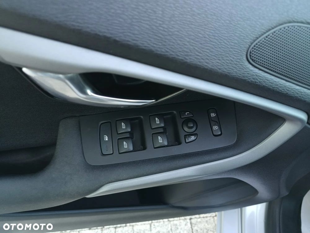 Volvo V40 D4 Drive-E Momentum - 19