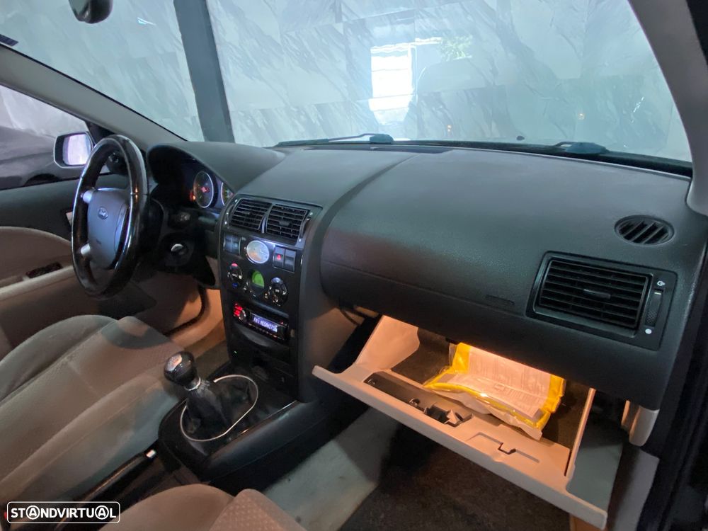 Ford Mondeo 2.0 TDdi Ghia - 11