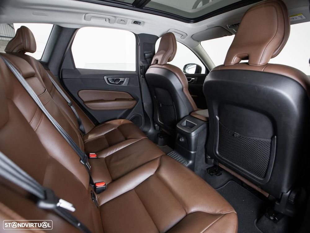 Volvo XC 60 2.0 T8 PHEV Momentum Plus AWD - 10