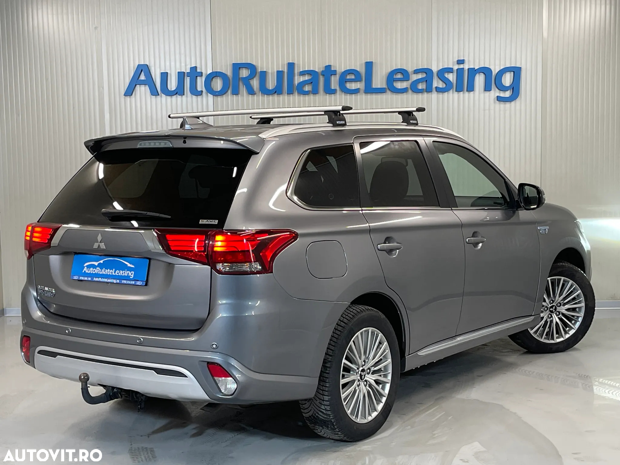 Mitsubishi Outlander 2.4 4WD Plug-In Hybrid Top - 3