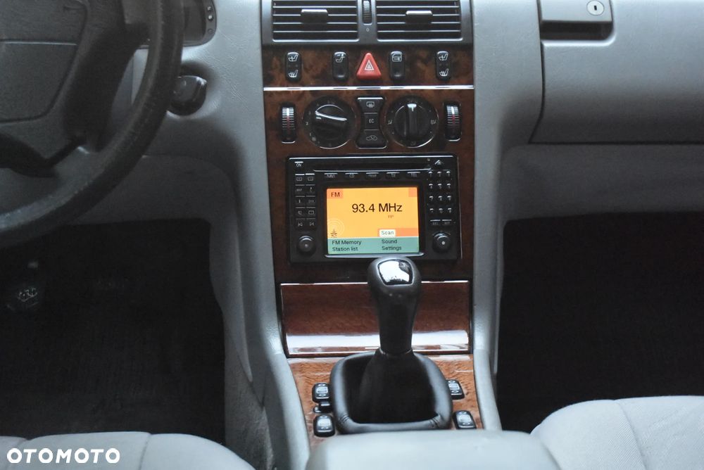 Mercedes-Benz Klasa E 230 Classic - 13