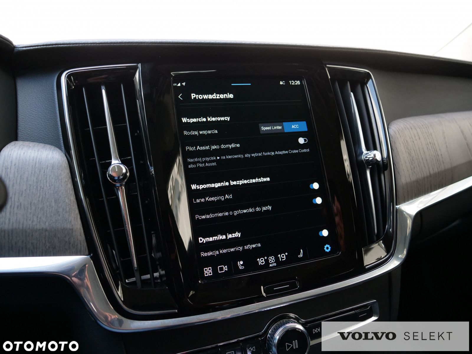 Volvo V90 Cross Country - 28
