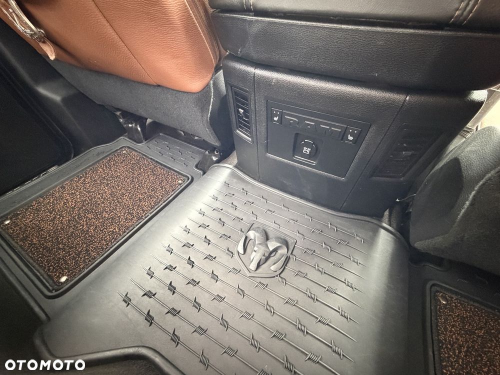 RAM 1500 5.7 Crew Cab Shortbed Limited Black - 33