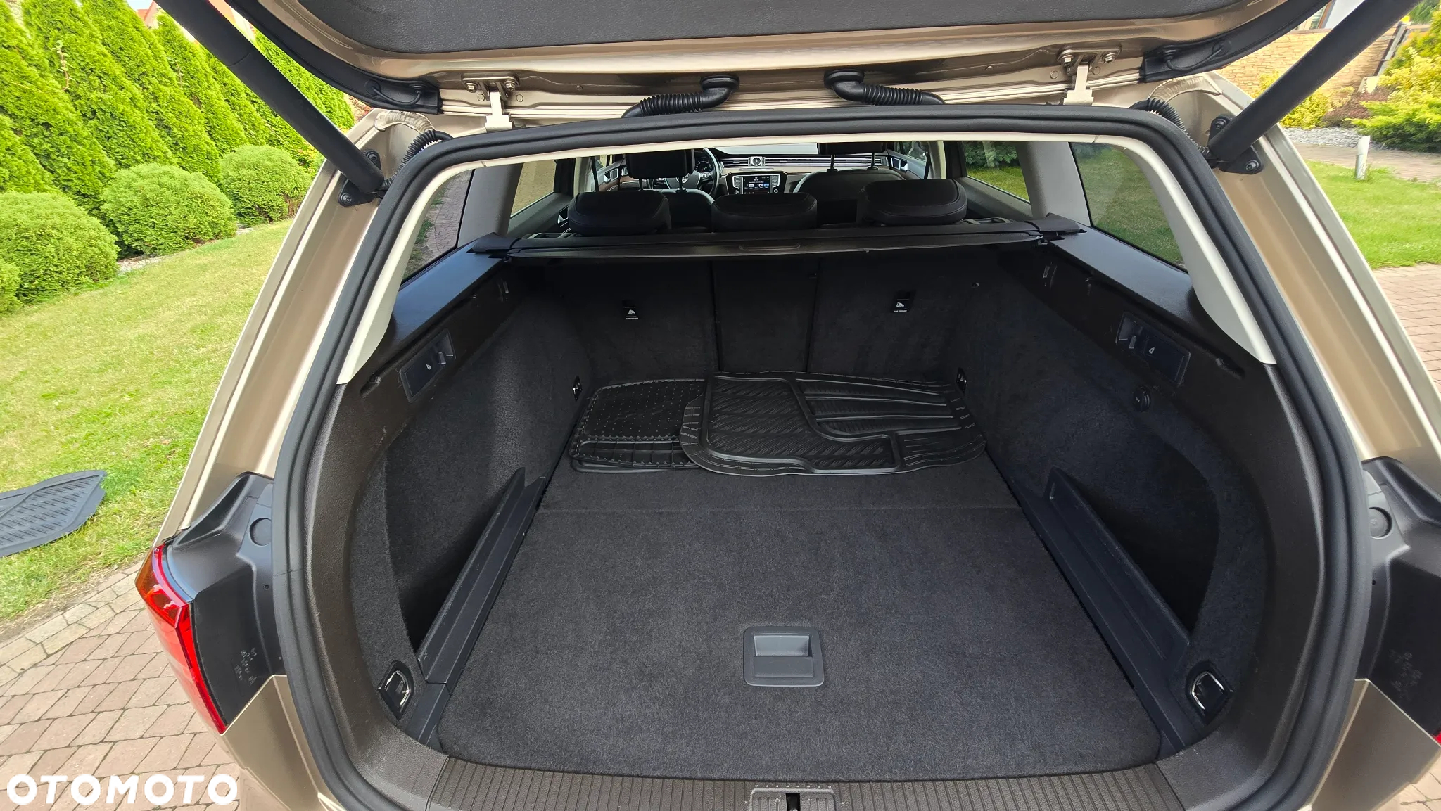 Volkswagen Passat - 36