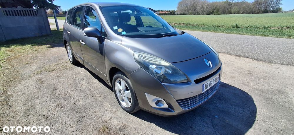 Renault Grand Scenic - 1