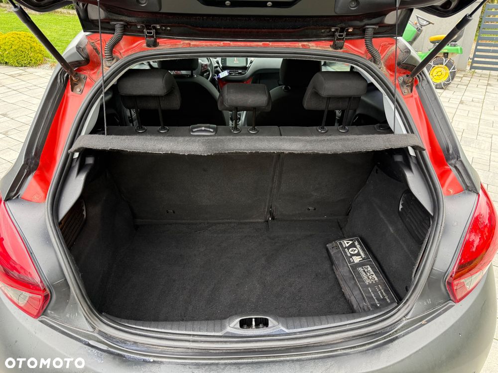 Peugeot 208 - 19