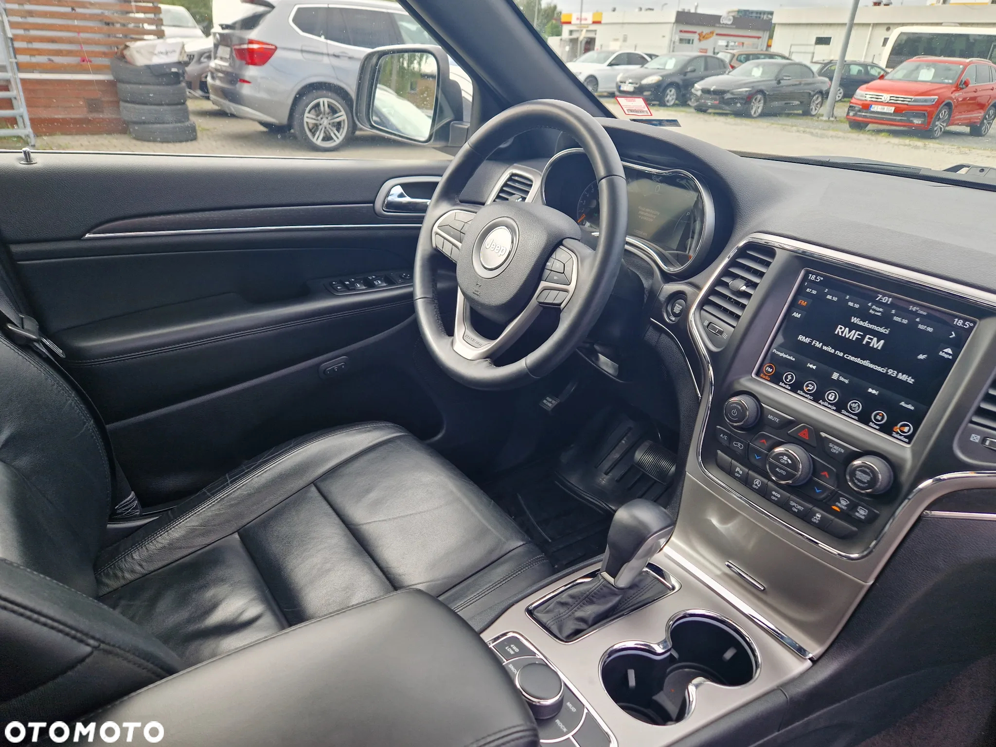 Jeep Grand Cherokee - 34