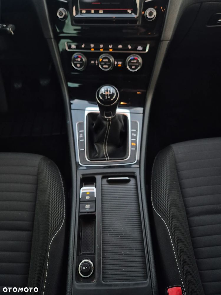 Volkswagen Golf 1.6 TDI BlueMotion Technology Cup - 23