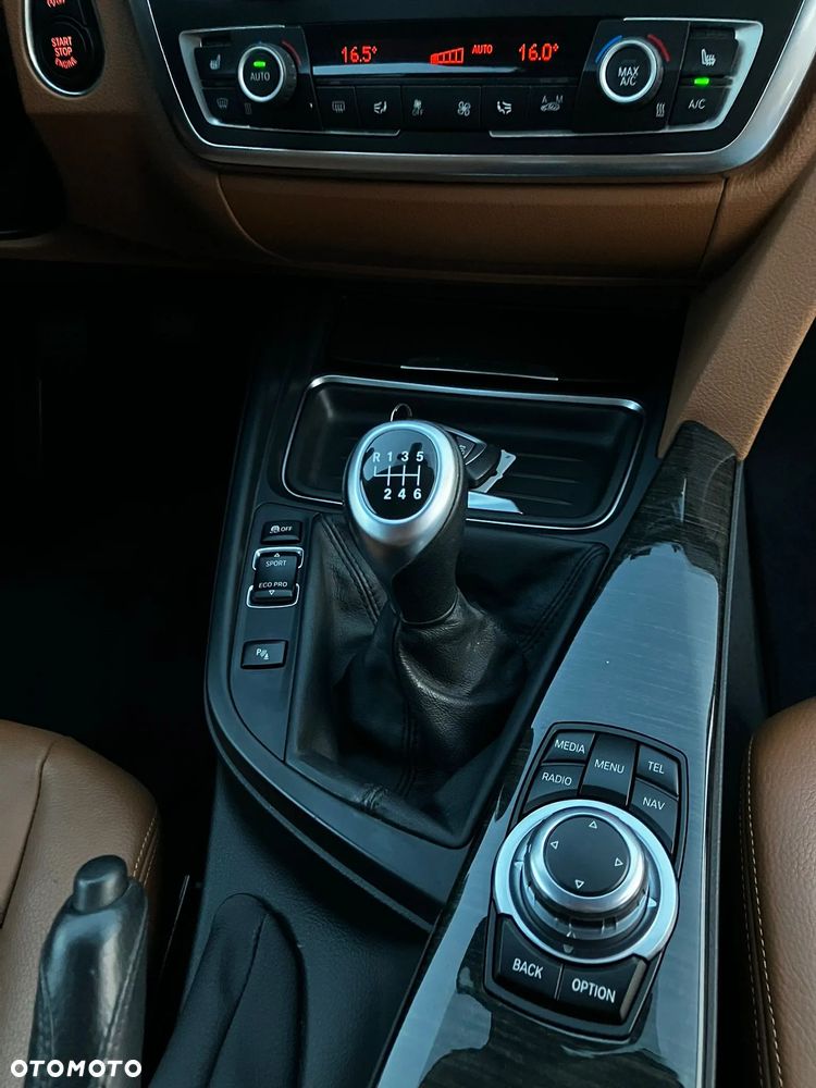 BMW Seria 3 328i Luxury Line - 17