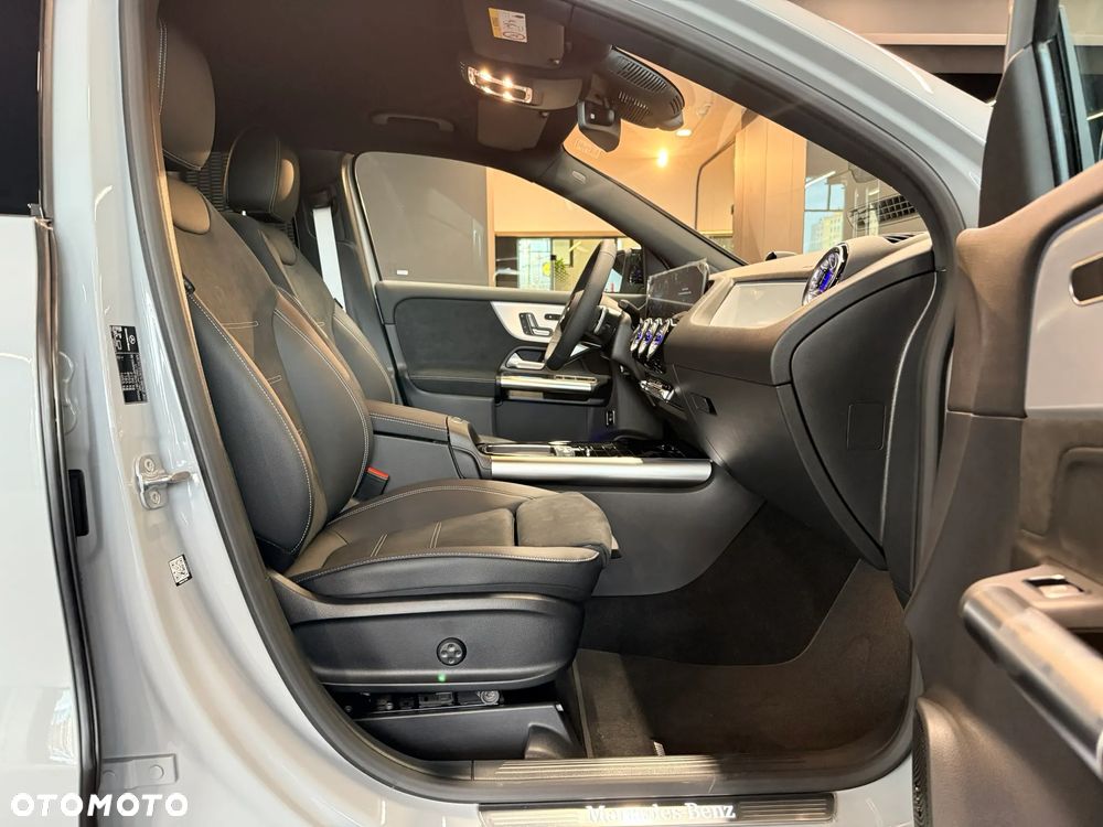 Mercedes-Benz GLA - 23