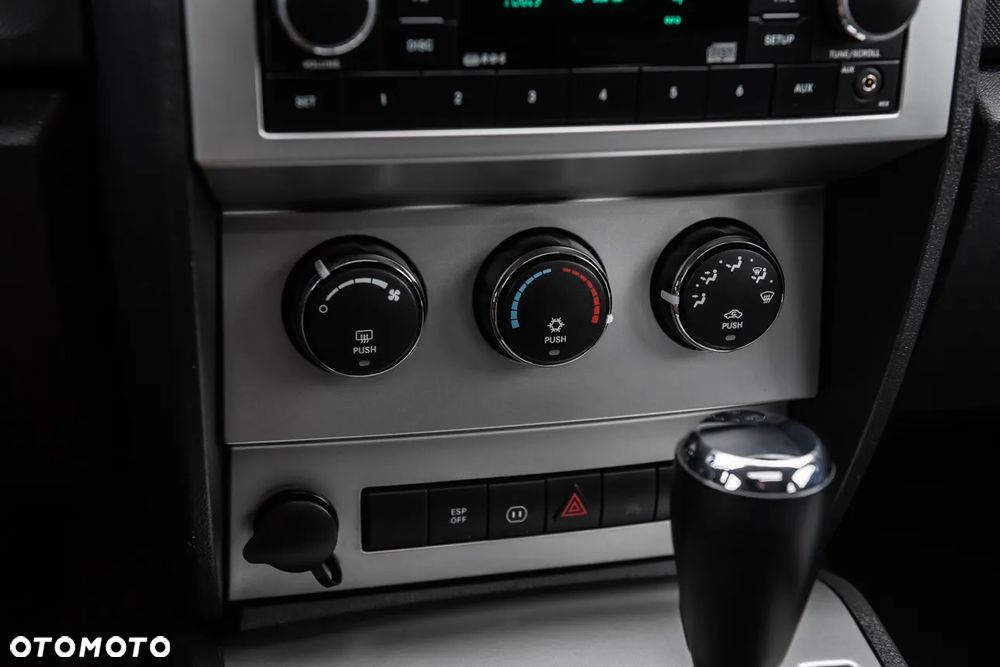 Dodge Nitro 3.7 V6 SLT - 25