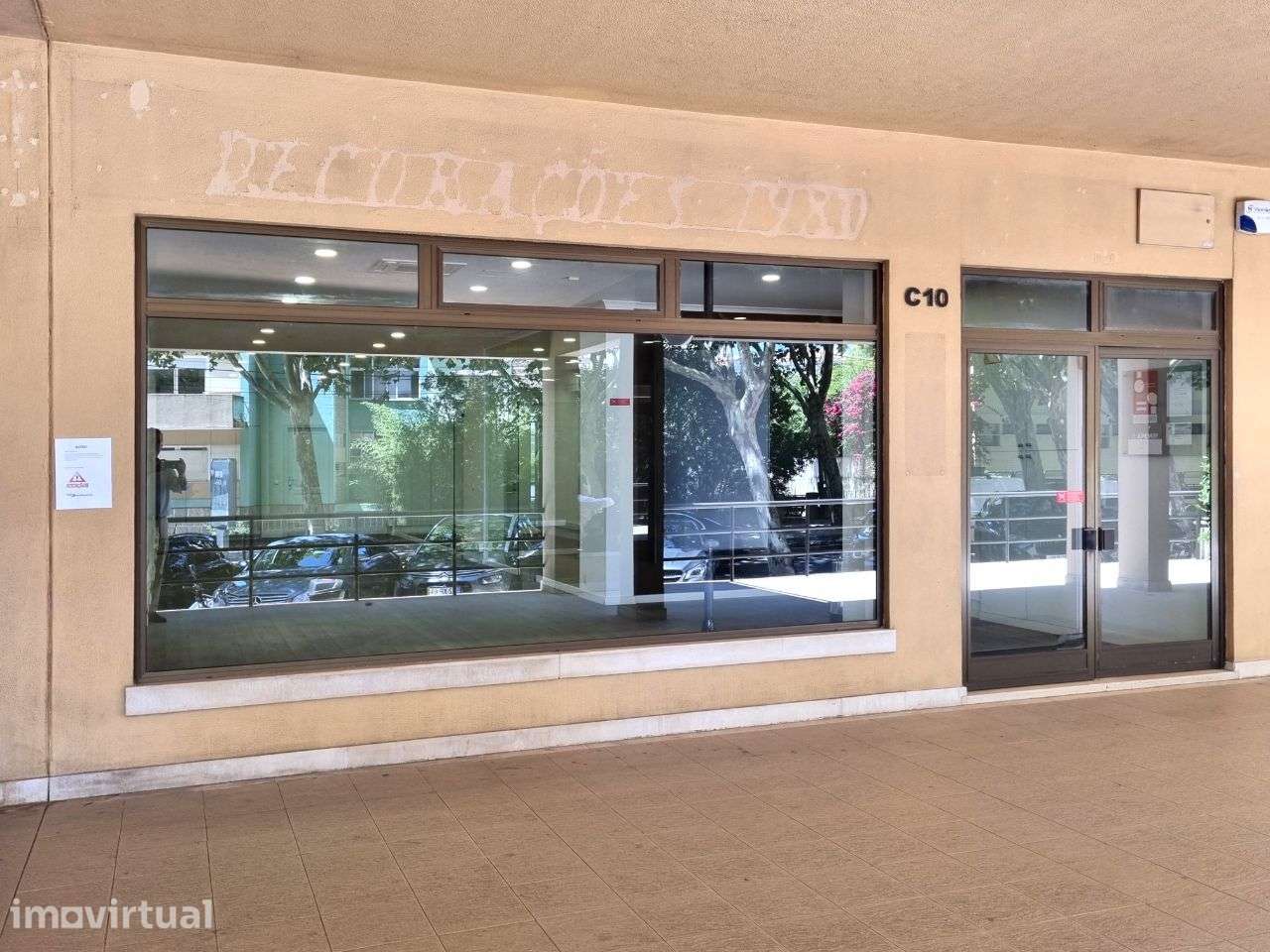 Arrenda-se loja na Av. 25 de Abril nº 722, Edifício Sol de Cascais. - Grande imagem: 3/20