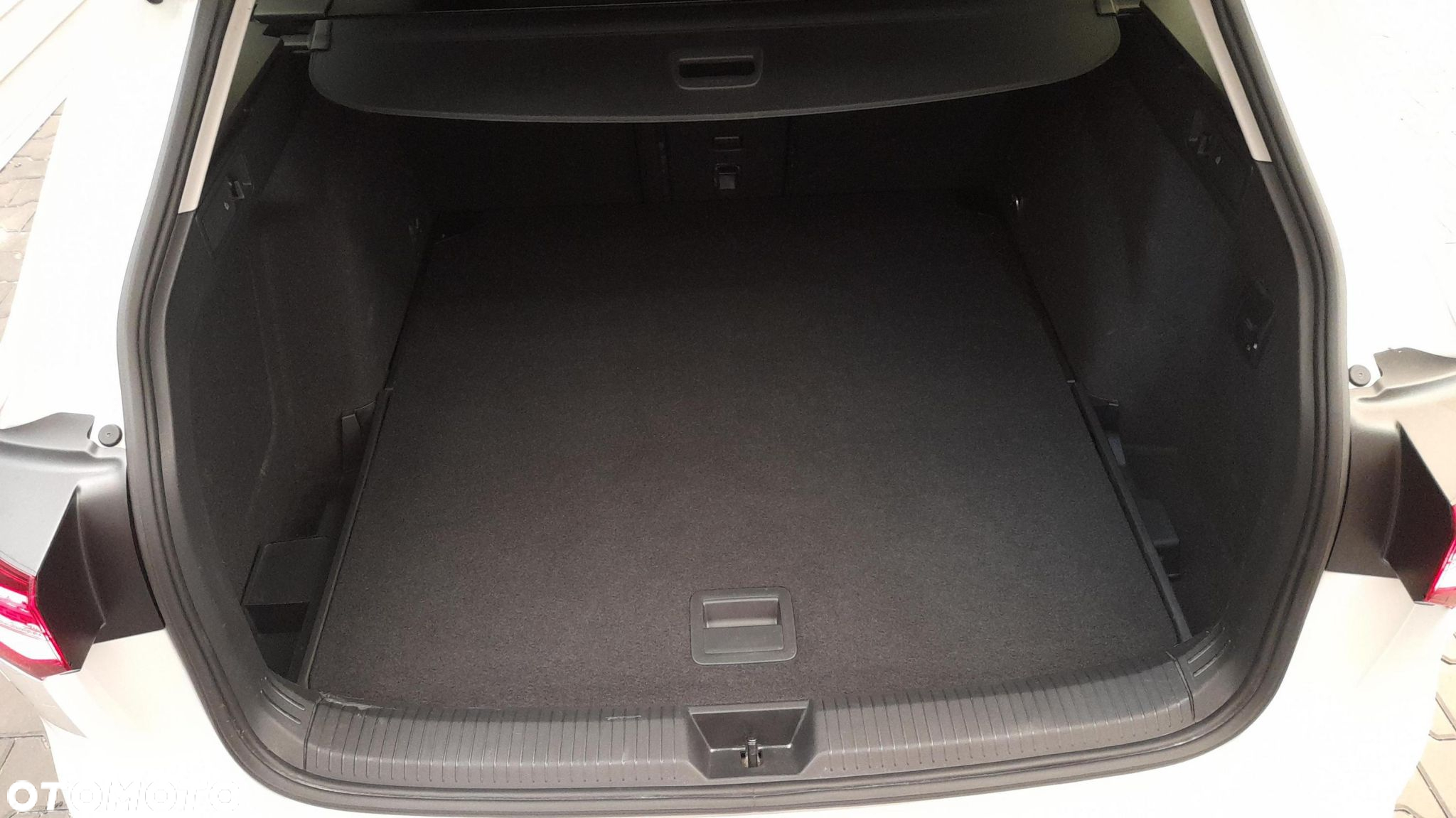 Volkswagen Golf VIII 2.0 TDI - 12