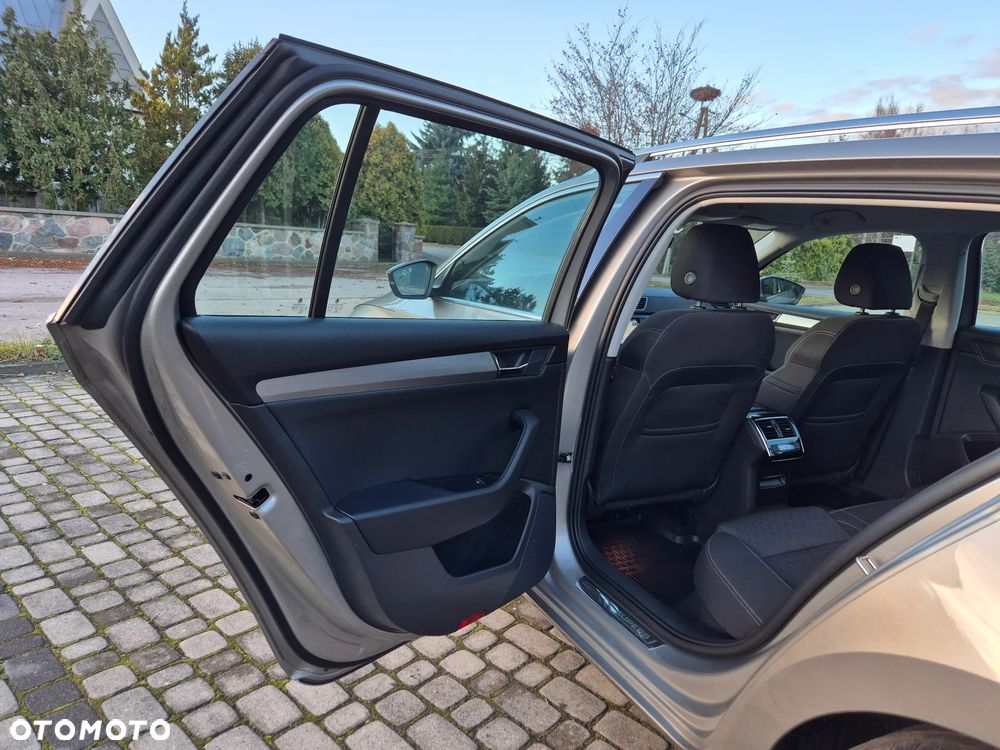 Skoda Superb 2.0 TDI Premium Edition - 26