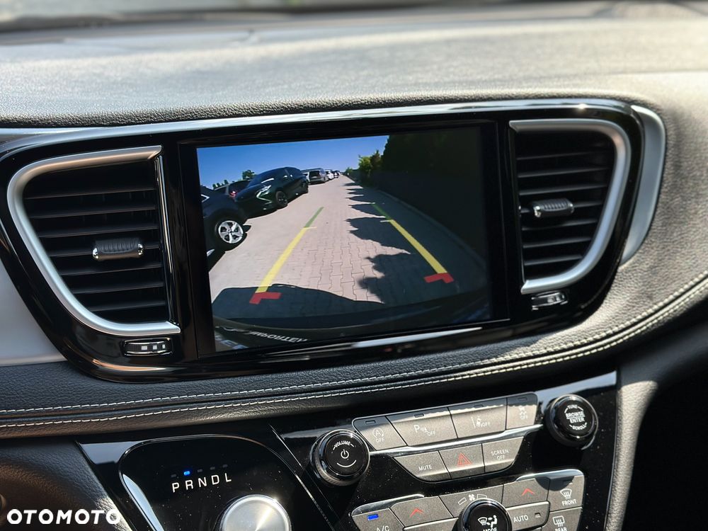 Chrysler Pacifica - 21