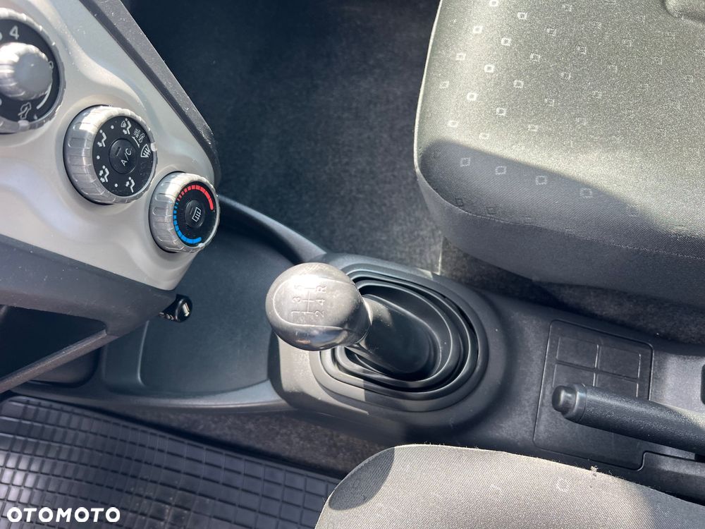 Toyota Yaris 1.0 Terra A/C - 19