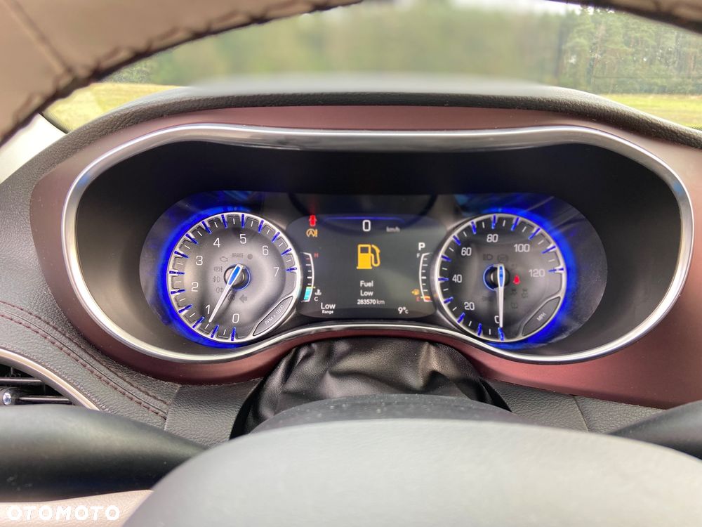 Chrysler Pacifica - 14