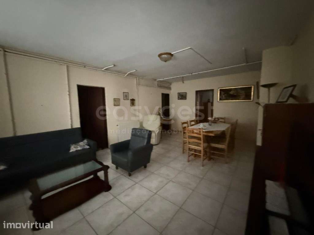 Propriedade Exclusiva com Duas Moradias e Amplo Espaço Exterior com... - Grande imagem: 5/13