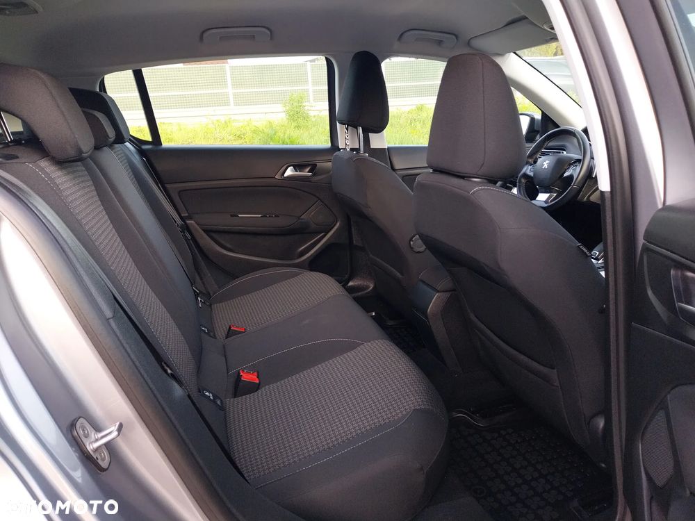 Peugeot 308 1.2 PureTech GPF Active Pack Business S&S EAT8 - 36