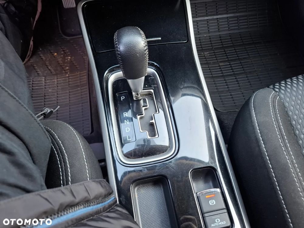 Mitsubishi Outlander 2.0 Intense 2WD CVT - 23
