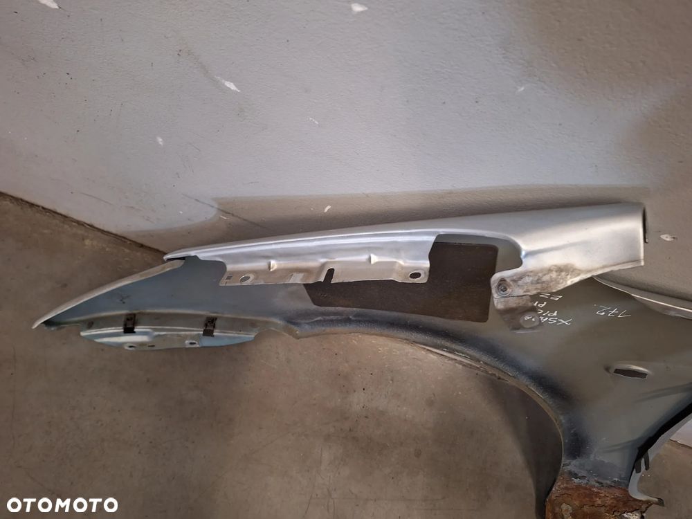 BŁOTNIK PRAWY PRZÓD CITROEN XSARA PICASSO LAK:EZRC NR132 - 13
