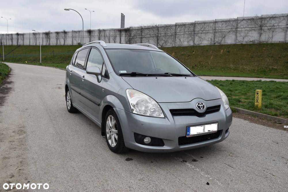 Toyota Corolla Verso 2.2 D-4D Sol + - 4