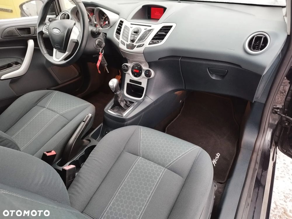 Ford Fiesta - 22