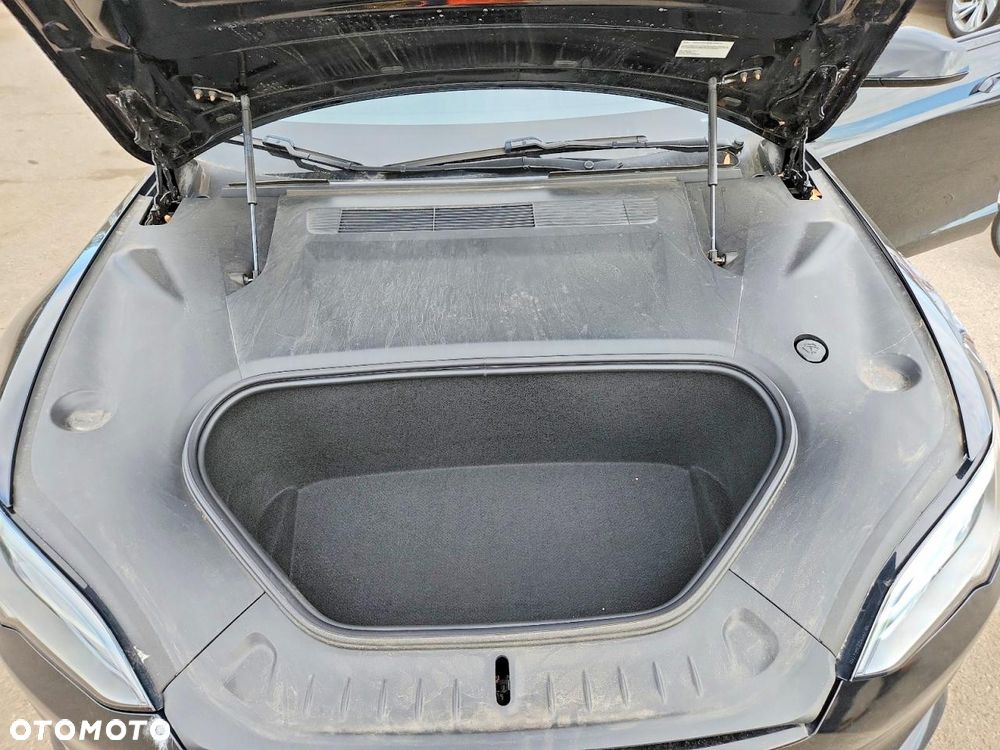 Tesla Model S AWD - 11