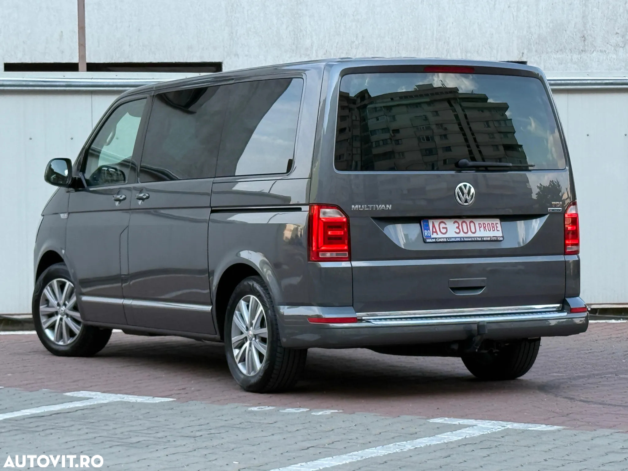 Volkswagen Multivan - 13