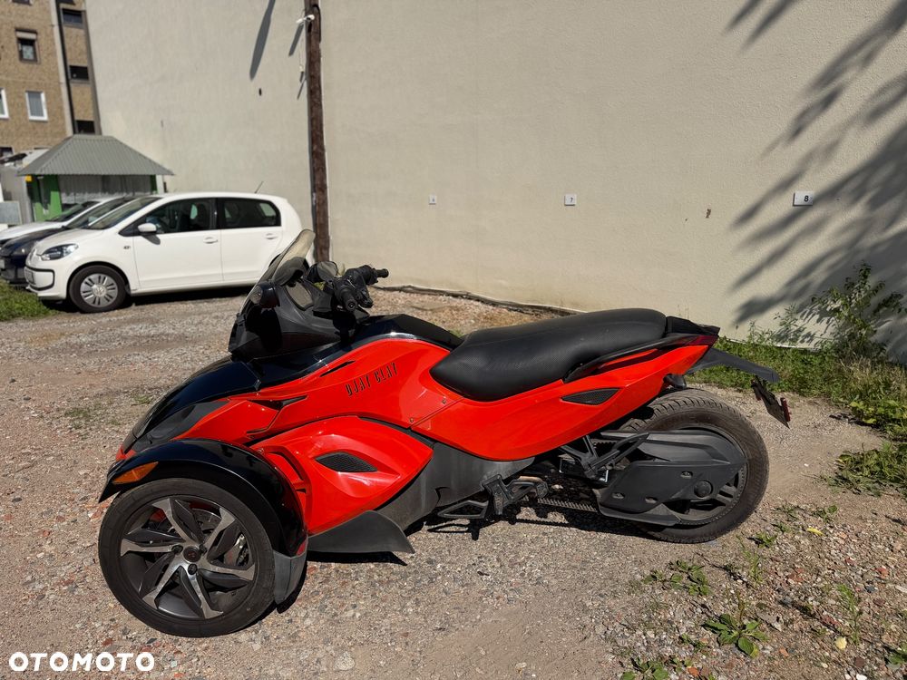 Can-Am Spyder - 2