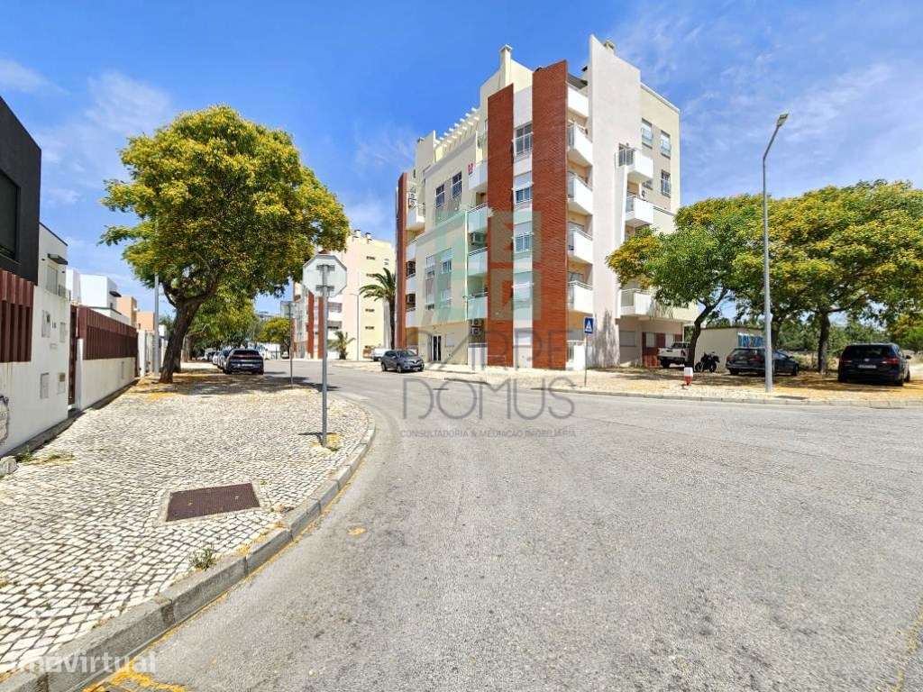 Espaçoso apartamento T3, com parqueamento, junto centro de Loulé, A... - Grande imagem: 5/60
