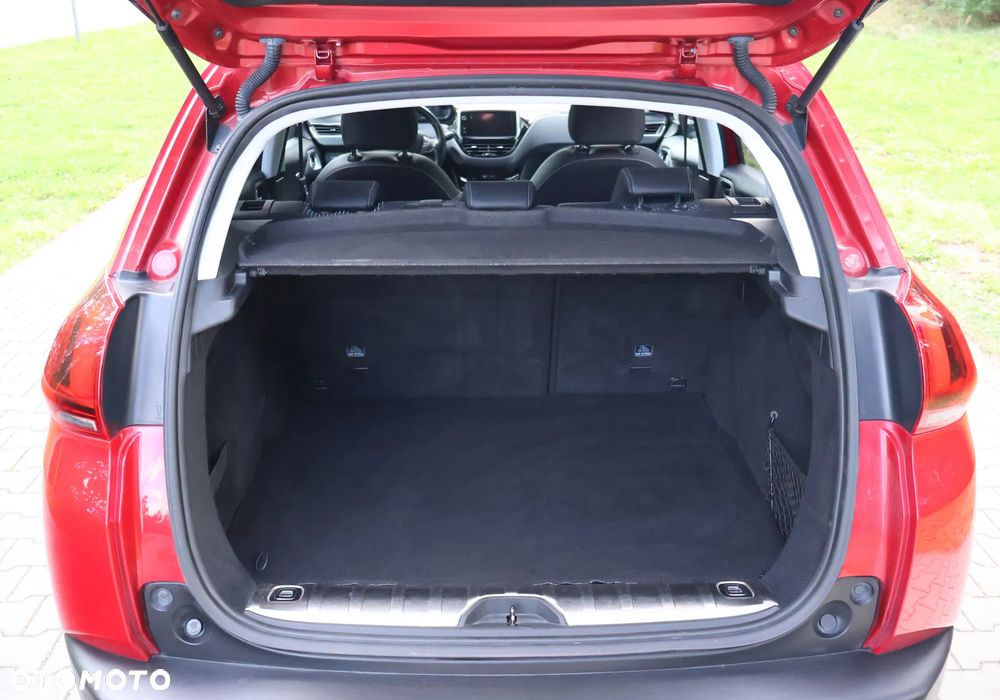 Peugeot 2008 1.2 Pure Tech Allure S&S - 41