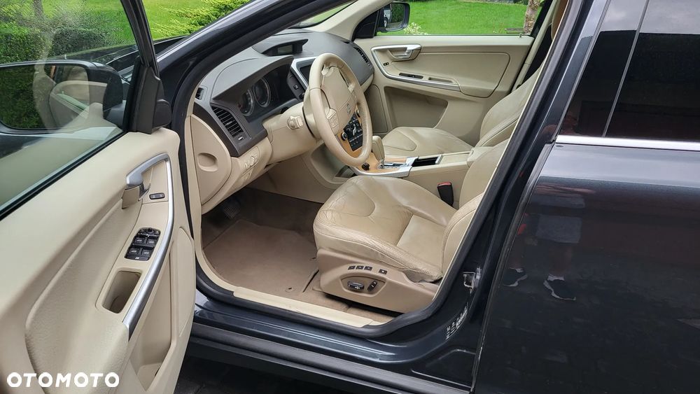 Volvo XC 60 2.4D AWD Momentum - 8