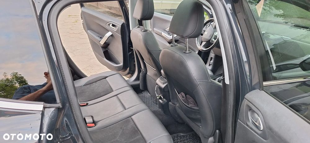 Peugeot 2008 1.2 Pure Tech Active S&S - 13