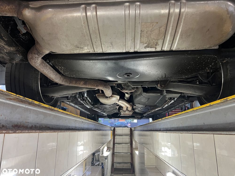 Mercedes-Benz Klasa E - 23