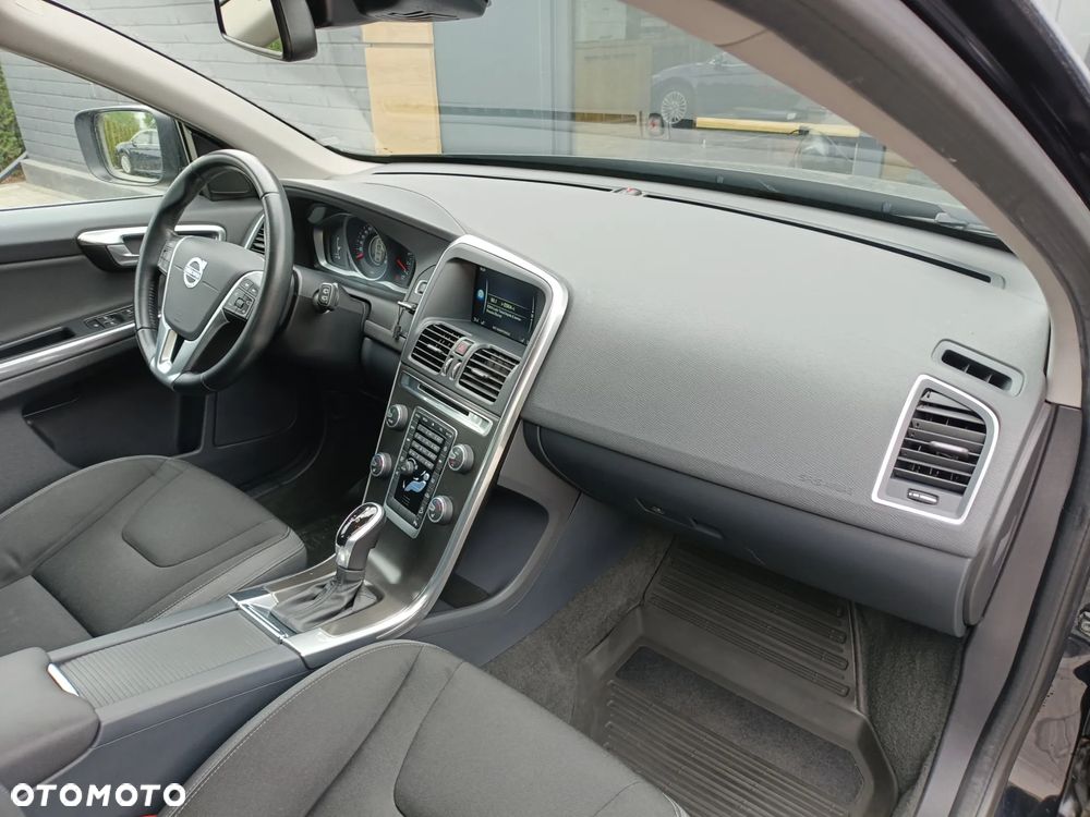 Volvo XC 60 D4 AWD Momentum - 17