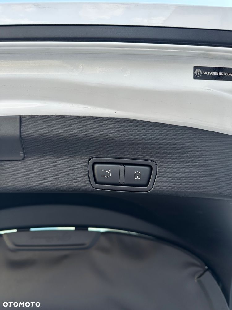 Alfa Romeo Stelvio 2.0 Turbo 16V AT8-Q4 Veloce - 22