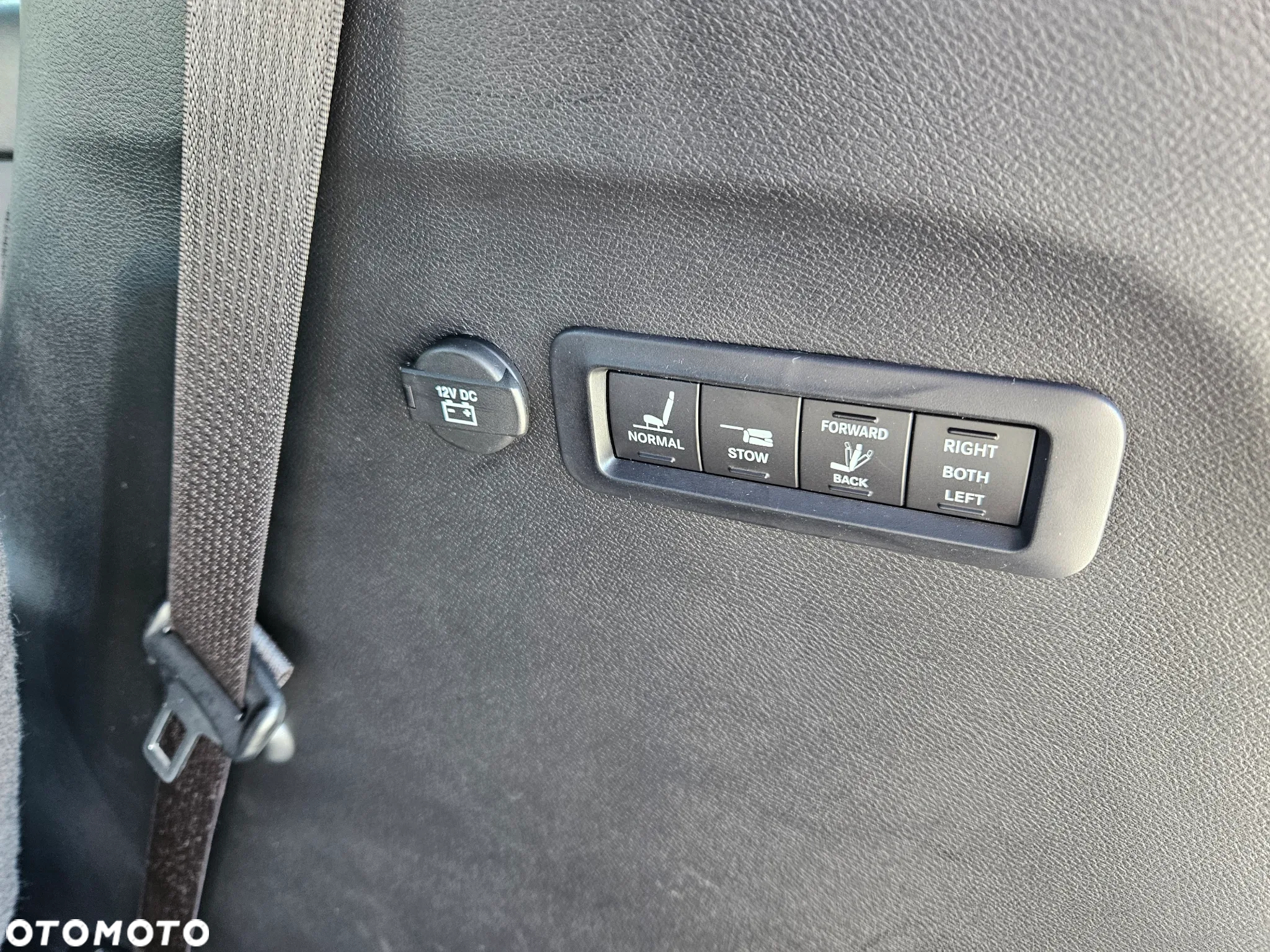 Chrysler Pacifica - 15