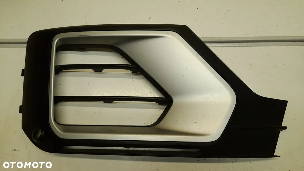 AUDI Q2 KRATKA ZAŚLEPKA ZDERZAKA PRAWA 81A807682K 81A807682G - 1