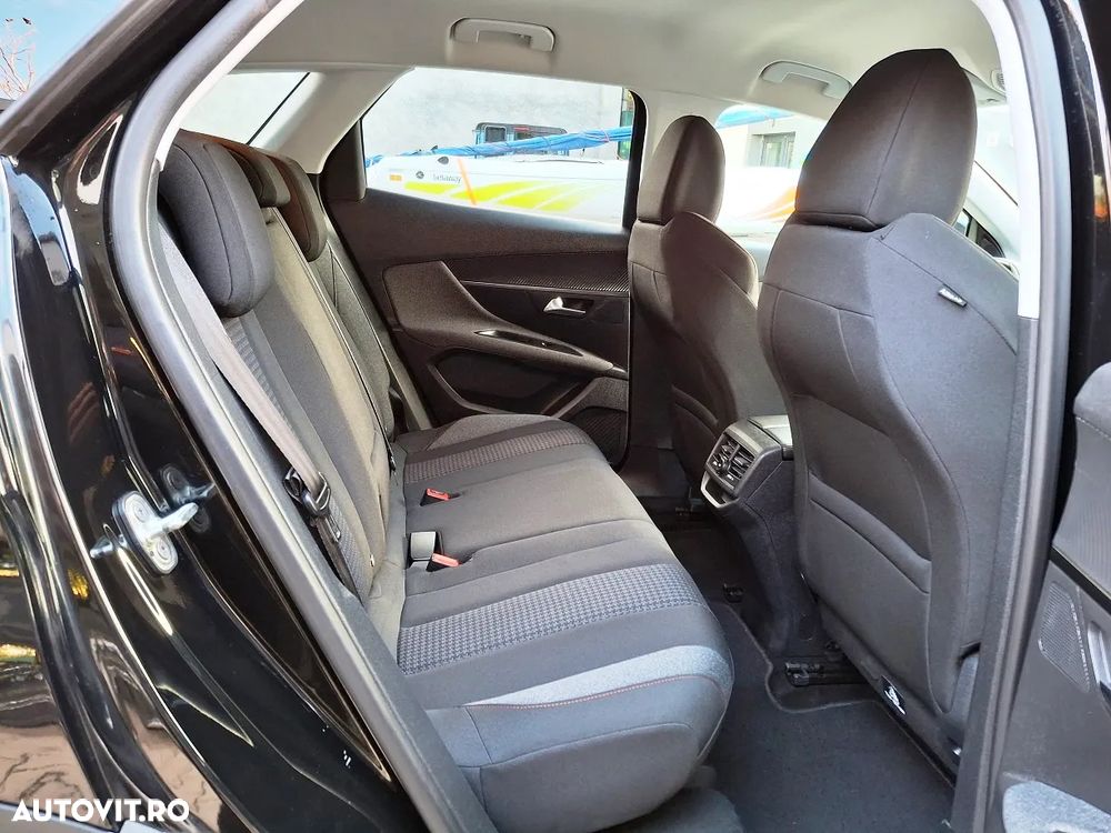 Peugeot 3008 1.2 PureTech 130 EAT8 Active Pack - 11