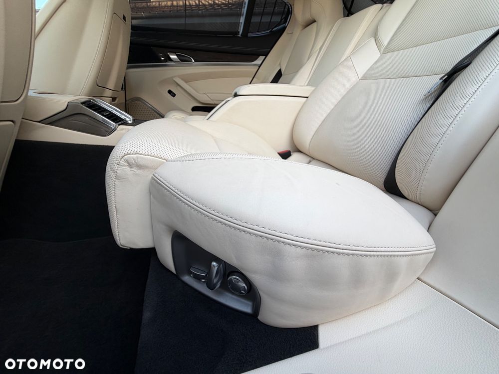 Porsche Panamera Turbo Executive - 23