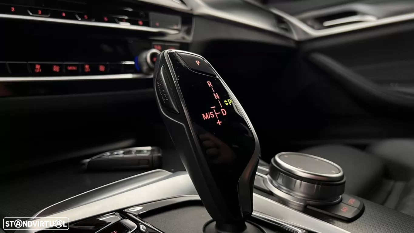 BMW 530 e Pack Desportivo M - 25